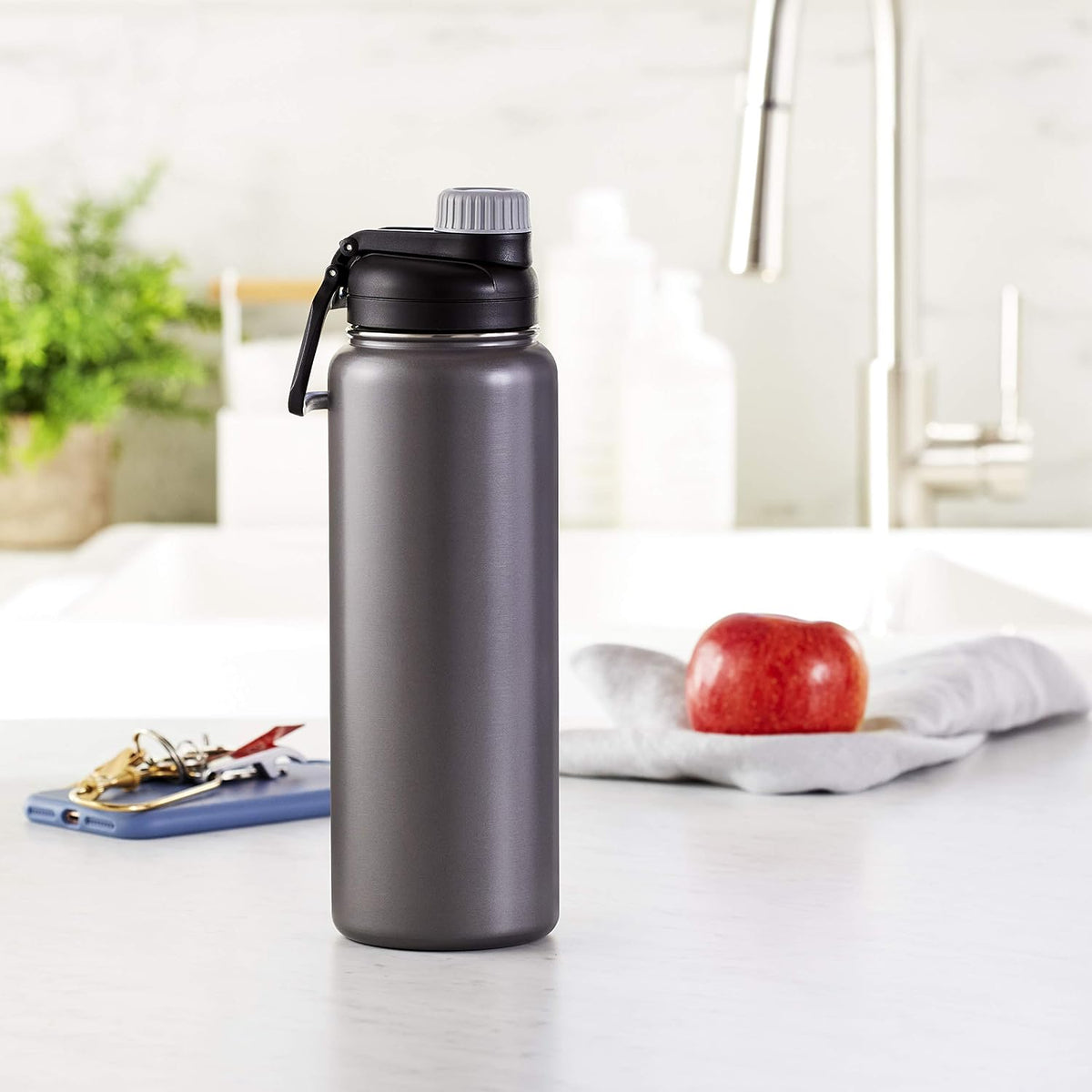 Amazon Basics Large Insulated Stainless Steel Water Bottle, Leakproof Spout Lid, BPA-Free, Vacuum Insulated, Keeps Drinks Cold, Portable, 30.1 ounces, Gray